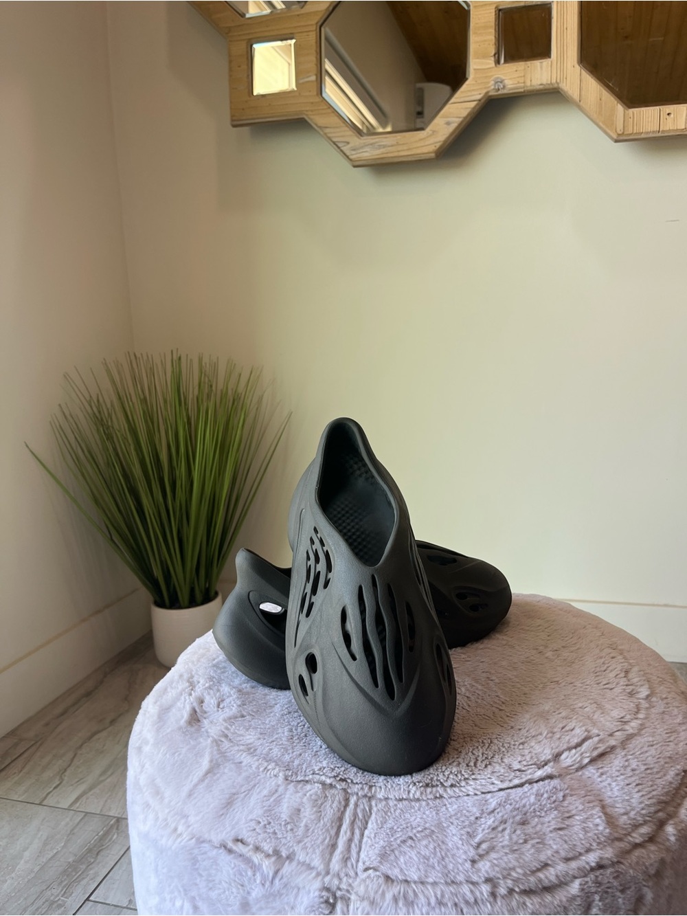 Yeezy Foam Runner in Charcoal Gray - Picture 7 of 7